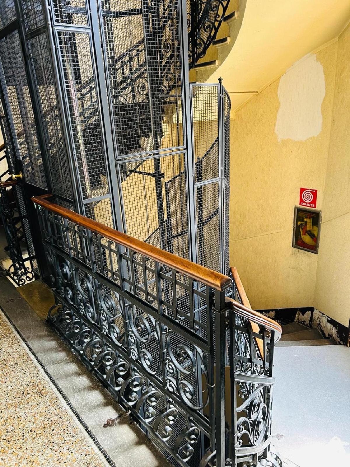 Hostel Boutique Милан Экстерьер фото